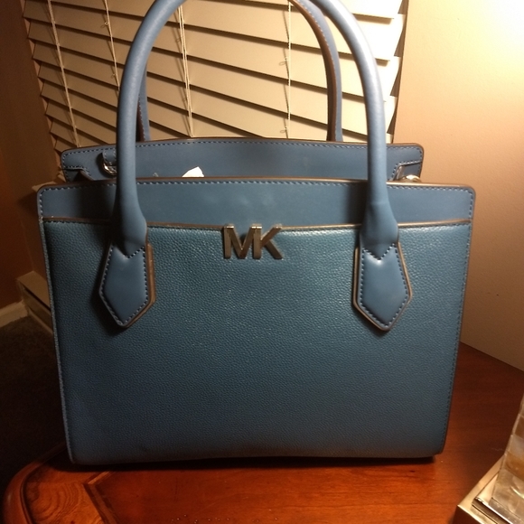 Michael Kors Handbags - MICHAEL KORS Handbag.          NWT